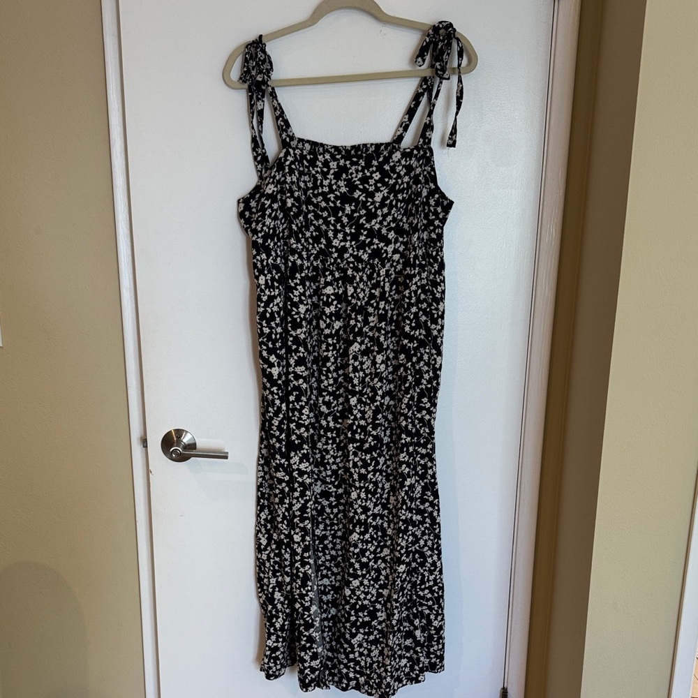 Old Navy Black and White Floral Midi Dress